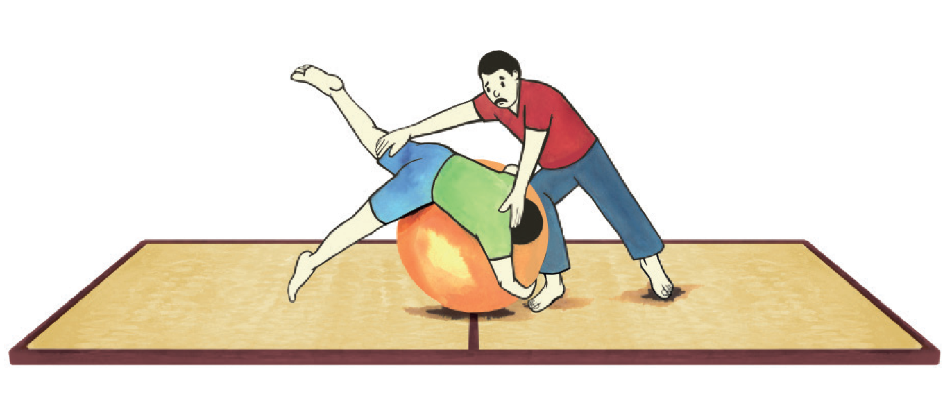 Judogurulás gyakorlása fitballal, segítséggel (ábra)