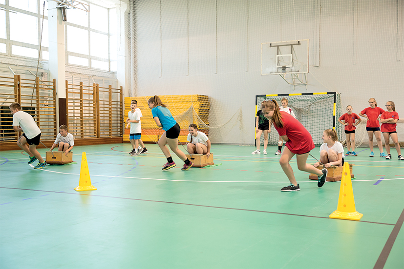 35–39. kép: Felkészülés az autóelhúzásra